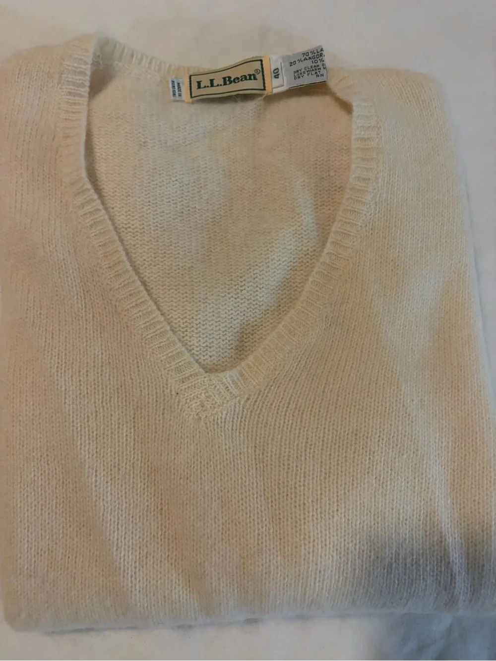 L.L. Bean vintage Men's Cream ribbed V-Neck and him Sweater vest size 40